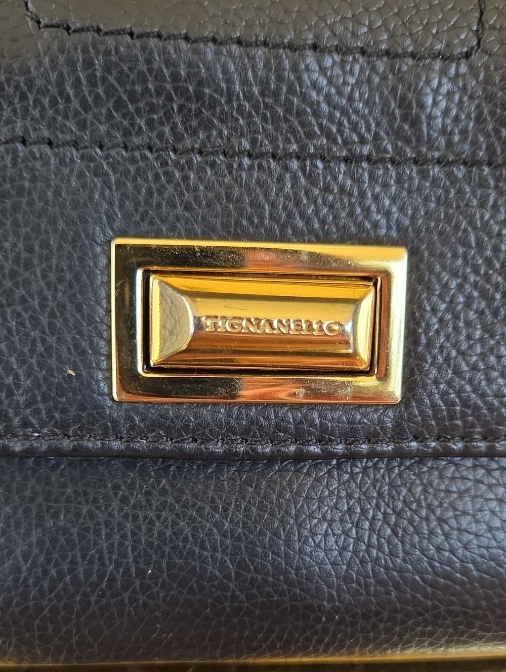 Tignanello Turnlock Black Leather Wallet $100 Retail GUC